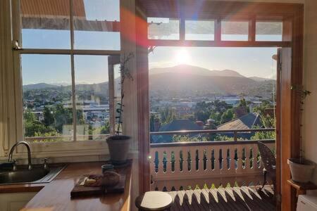 Historic Home close to CBD 3Brm with views — 4-Star Luxury Hotel in Hobart, Australia