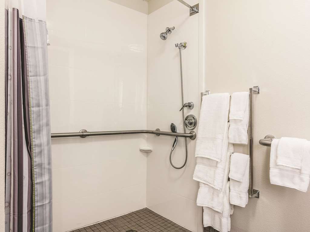 La Quinta Inn & Suites by Wyndham Shreveport Airport - photo 33