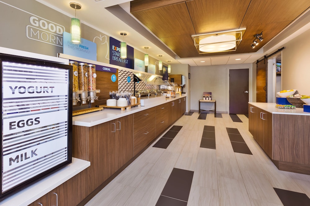 Holiday Inn Express Waldorf by IHG - photo 31
