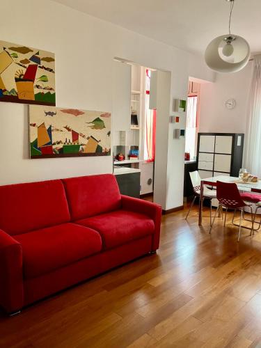 Splendido Bilocale adiacente metro M5 Ca Granda — 4-Star Luxury Hotel in Milan, Italy