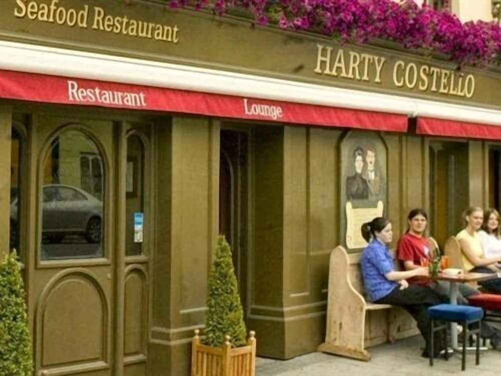 Harty Costello Townhouse — 4-Star Luxury Hotel in Ballybunnion, Republic of Ireland