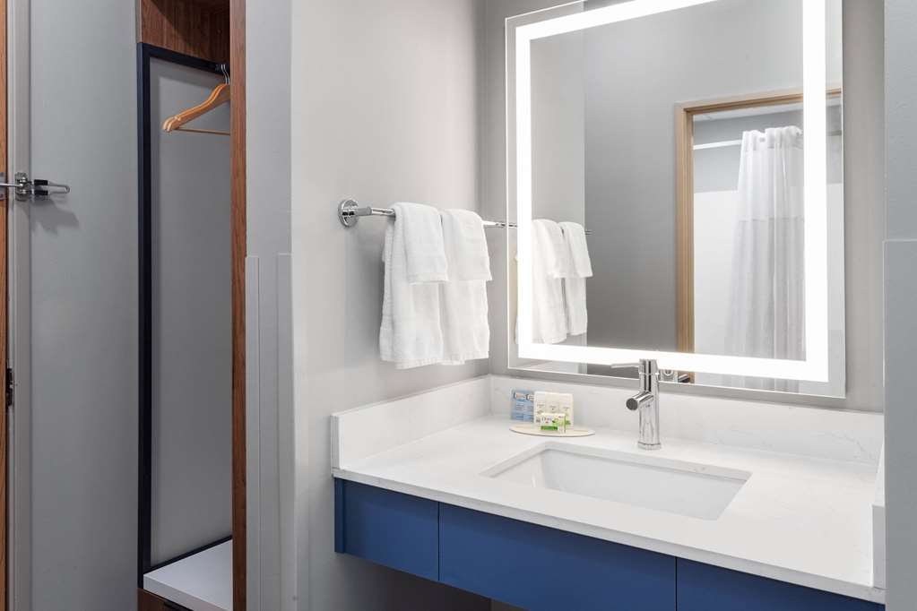 Super 8 by Wyndham Eagle River - photo 31