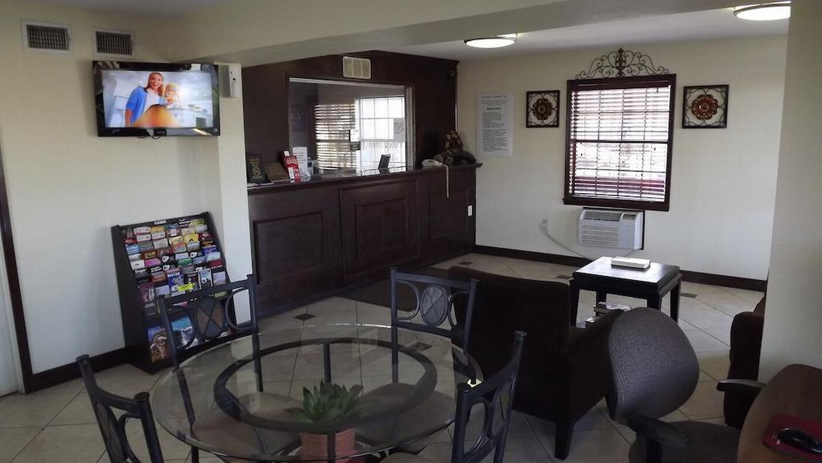Econo Lodge Mansfield LA - photo 12