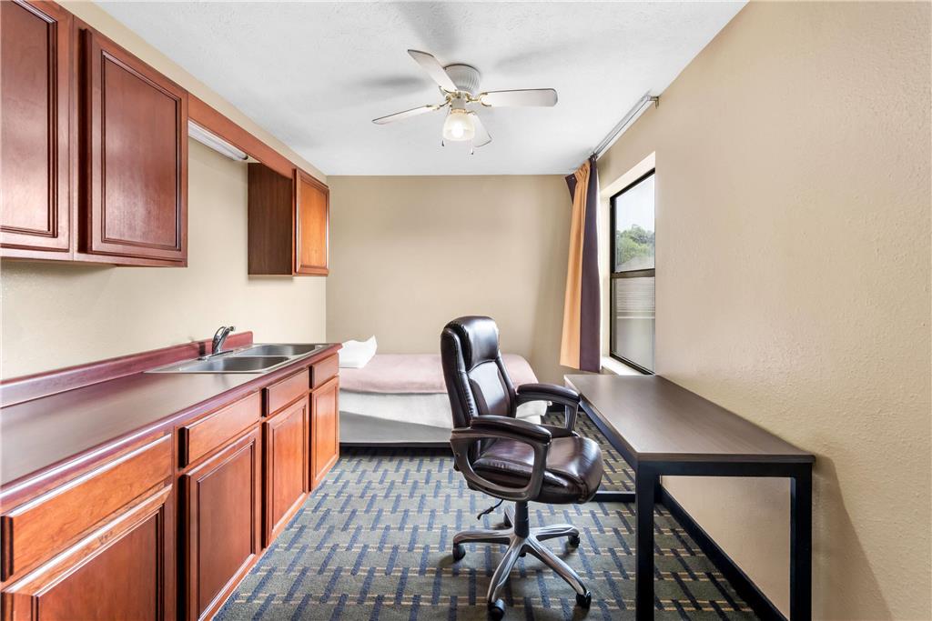 Super 8 by Wyndham Bellefontaine - photo 34