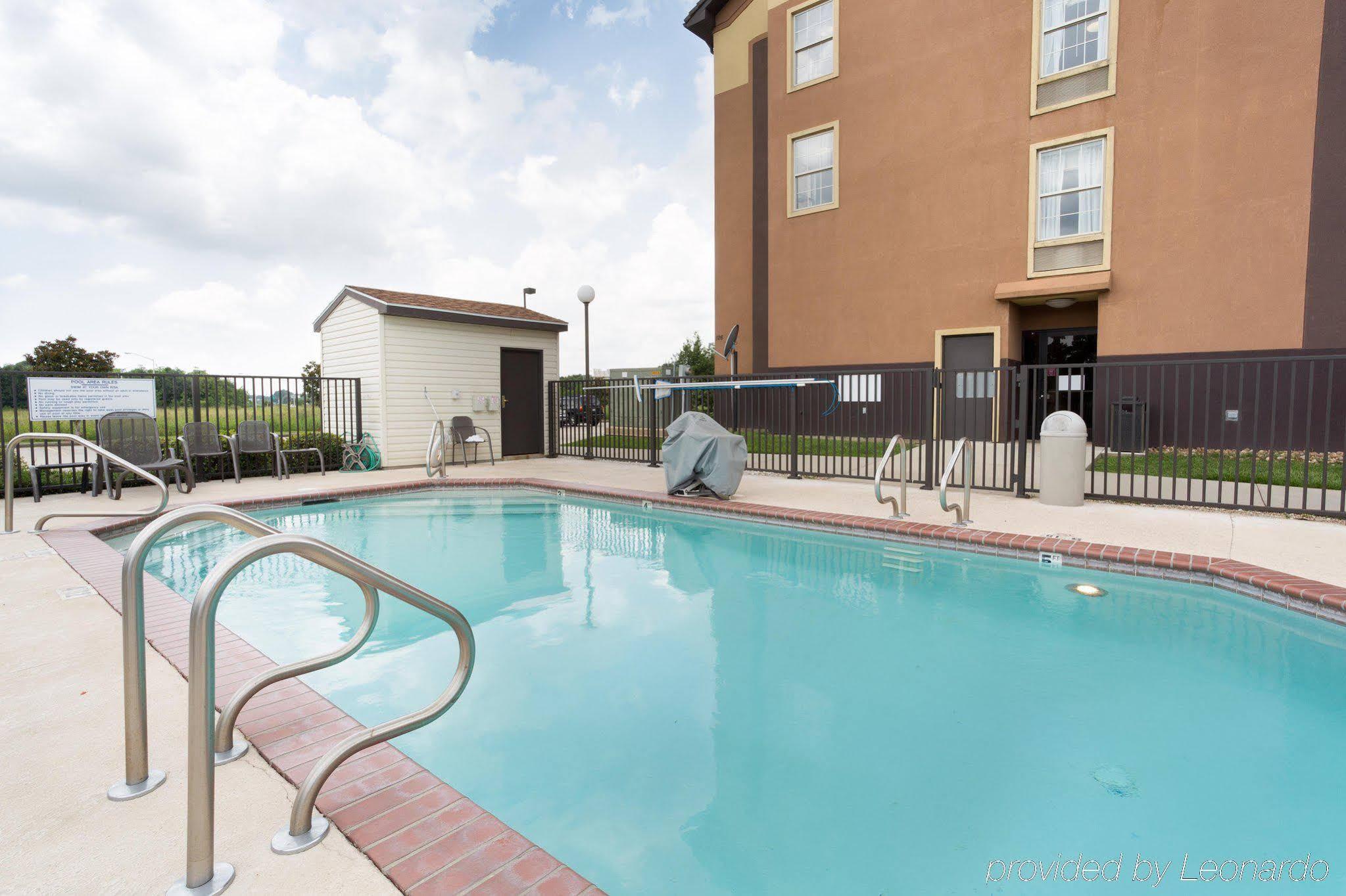 Pear Tree Inn Lafayette LA - photo 4