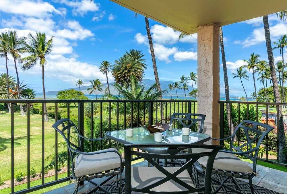 Luana Kai D305 by Coldwell Banker Island Vacations in Kihei, United States