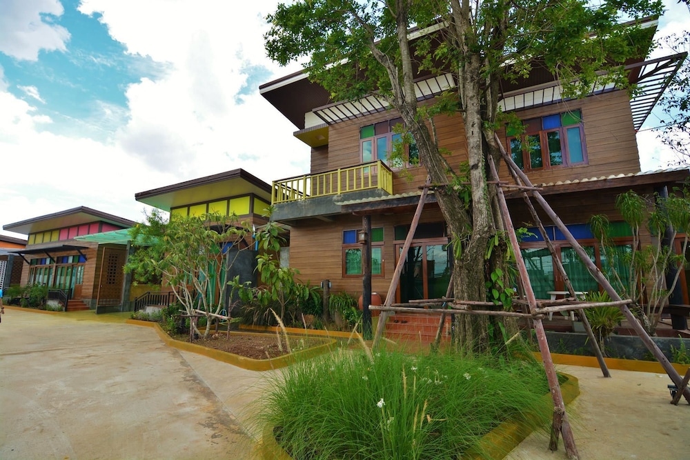 Reuan Napasorn - carbon neutral hotel in Kabin Buri