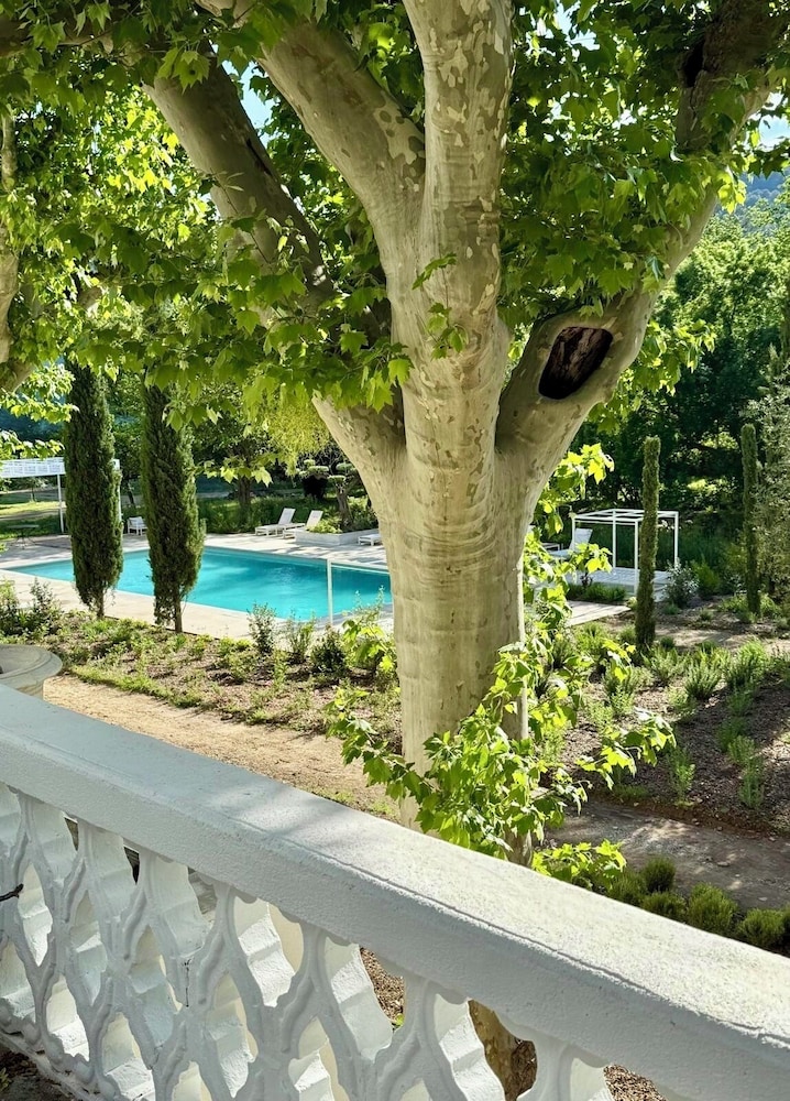 Chateau Pimo - carbon neutral hotel in Draguignan