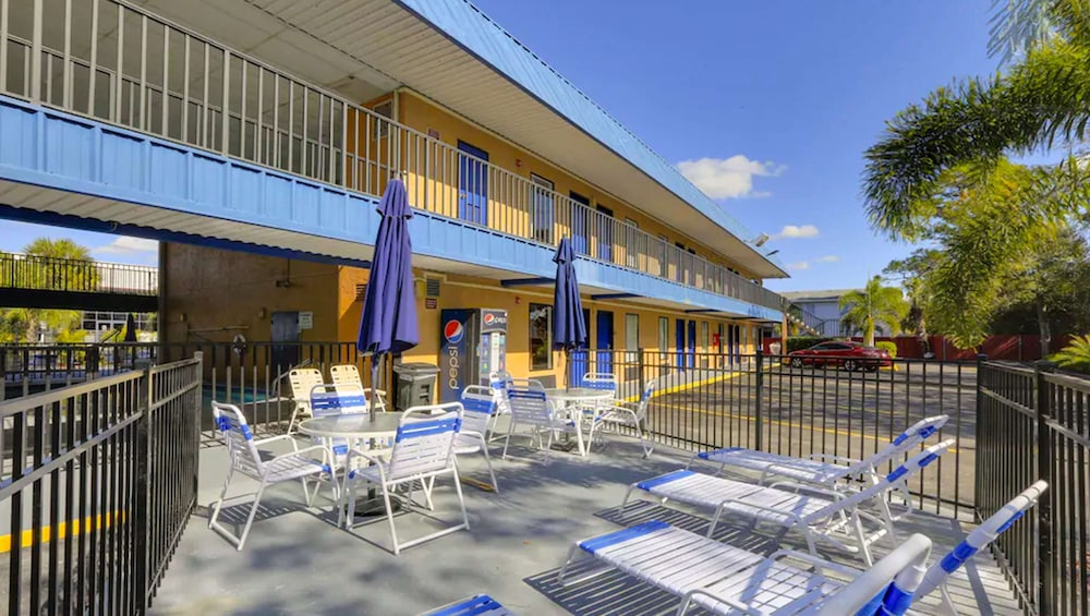 Magnuson Hotel Bradenton - photo 42
