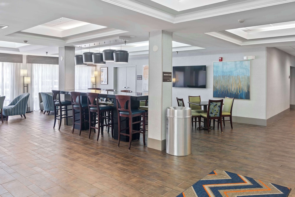 Hampton Inn Atlanta Woodstock - photo 2