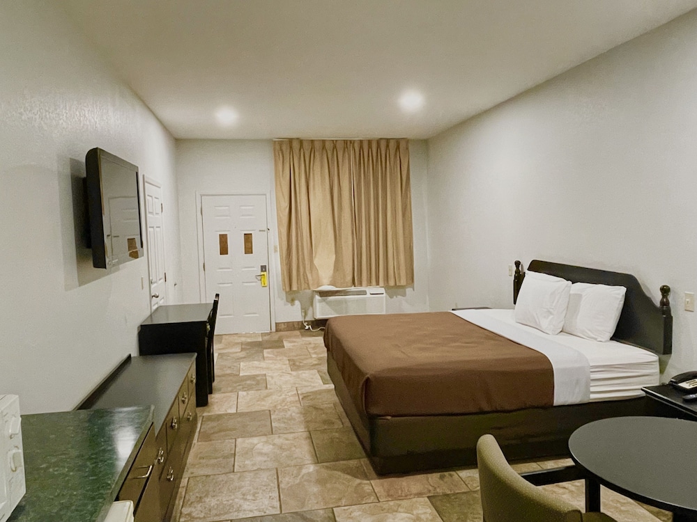 Texas Inn La Feria - photo 18