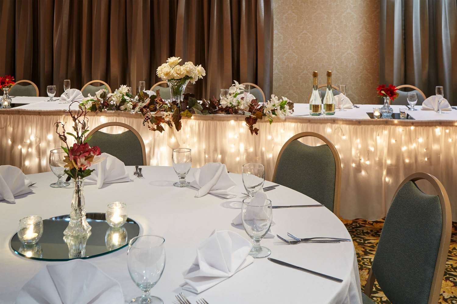 Madison Plaza Hotel - photo 10