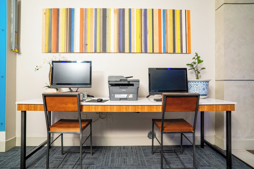 Holiday Inn Express Hotel & Suites Hesperia by IHG - photo 32