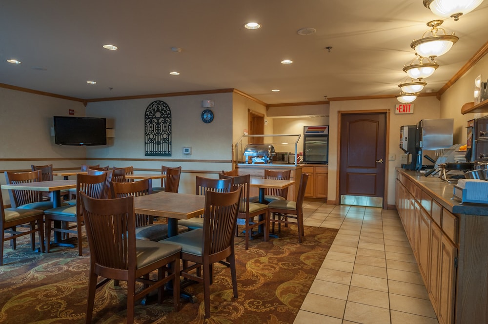 Country Inn & Suites by Radisson Milwaukee Airport WI - photo 27