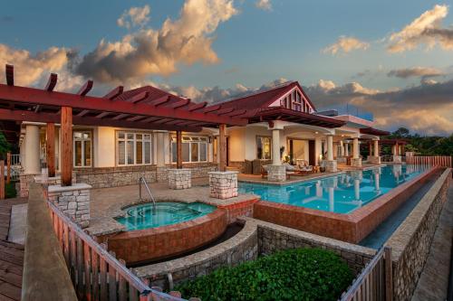 Luxury Kona Mansion Infinity Pool Epic Views — Kailua Kona