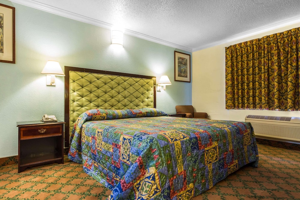 Econo Lodge Fairfield - photo 7