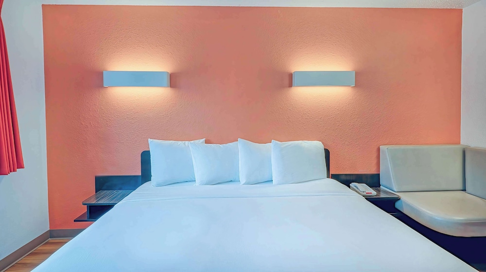 Studio 6 Suites Los Angeles CA Los Angeles LAX - photo 10