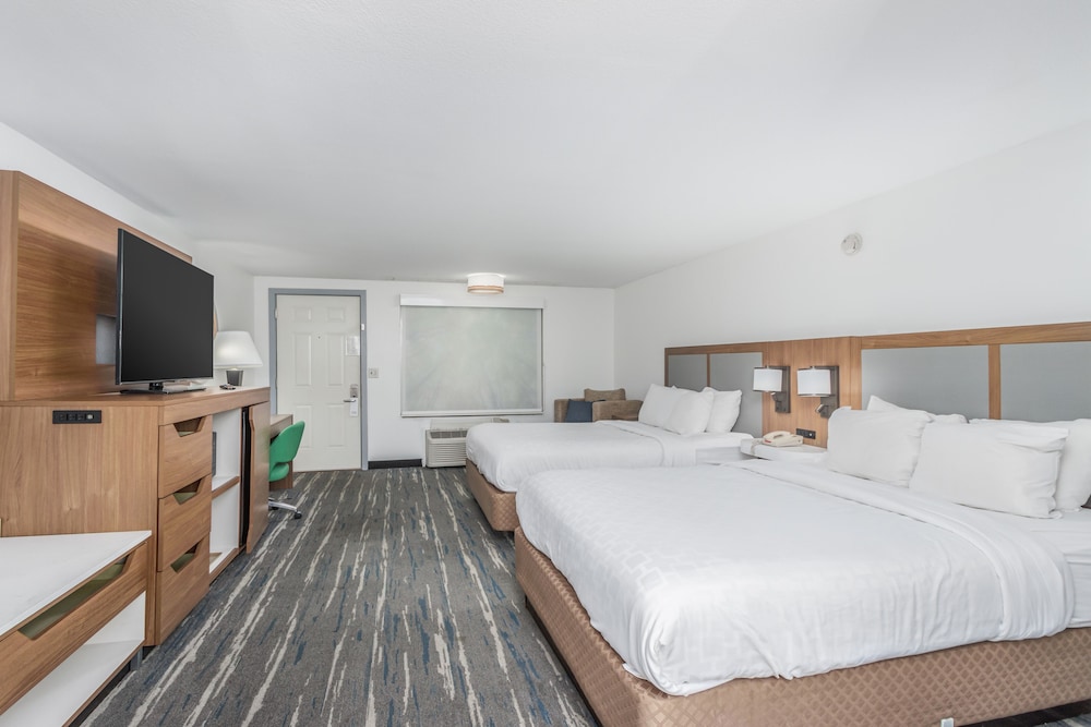 Crossroads Inn & Suites - photo 25