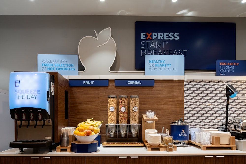 Holiday Inn Express and Suites Hollister by IHG - photo 45