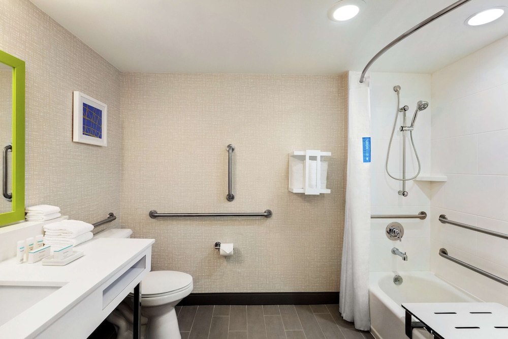 Hampton Inn & Suites Fort Lauderdale Airport - photo 21