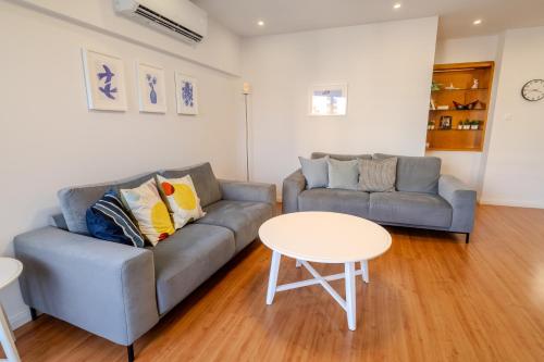 Finikoudes 3 Bedroom Seaview Flat — 4-Star Luxury Hotel in Larnaca, Cyprus