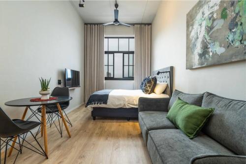 Modern Studio Apartment CoWorking City Views