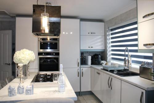 Stylish 4 Bedroom House near NEC BHX — 4-Star Luxury Hotel in Solihull, United Kingdom