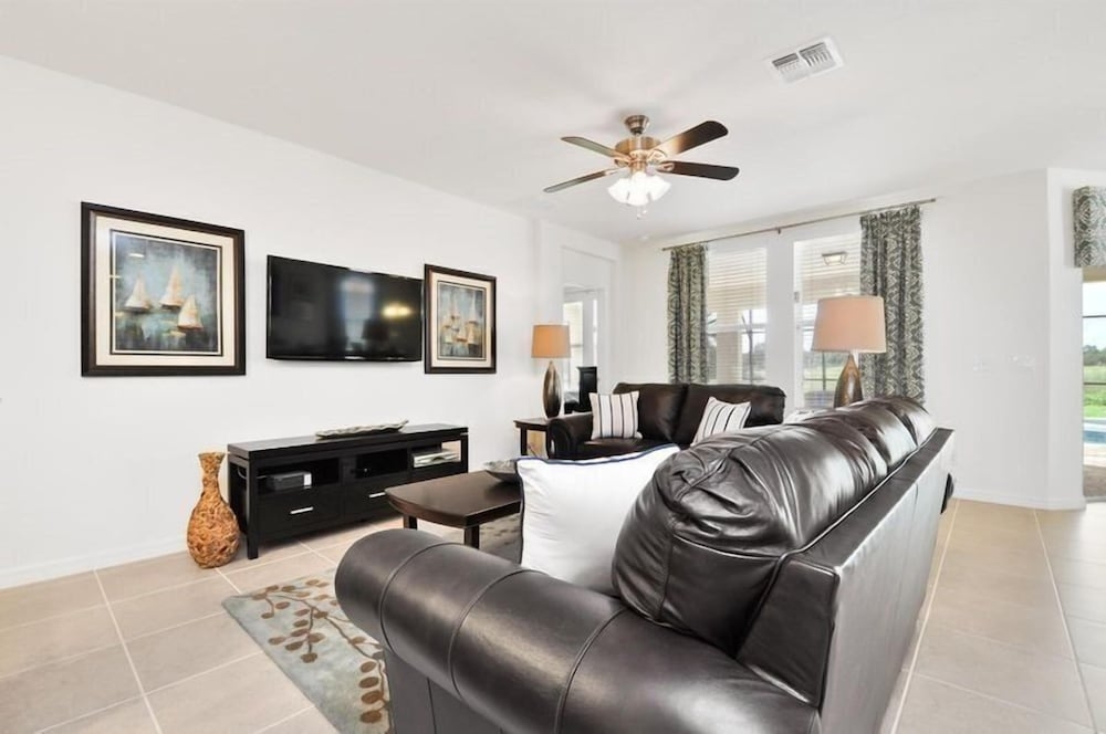4BR Pool Home in Gated Golf Community — 4-Star Luxury Hotel in Davenport, United States
