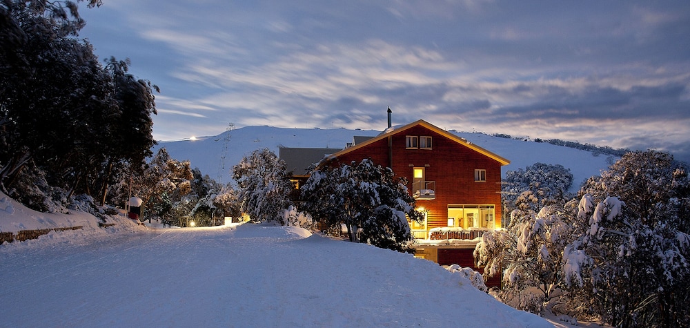 Summit Ridge Alpine Lodge — 4-Star Luxury Hotel in Falls Creek, Australia