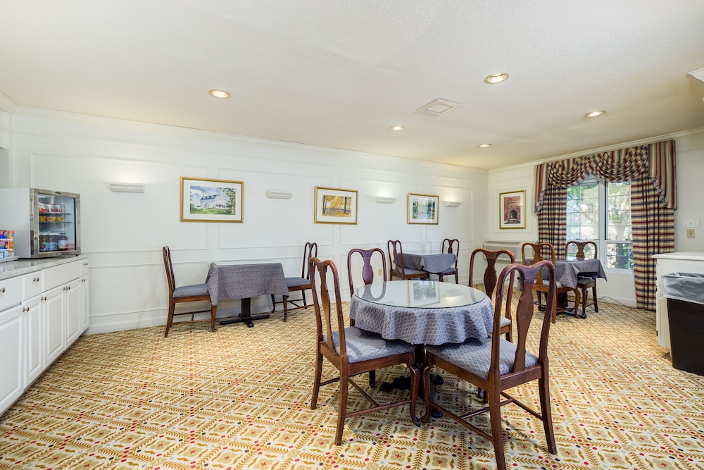 The Farmington Inn & Suites - photo 36