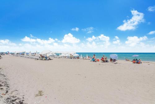 Beautiful Ocean Front 3 Bed 3 Bath @ Hyde Resort - photo 37