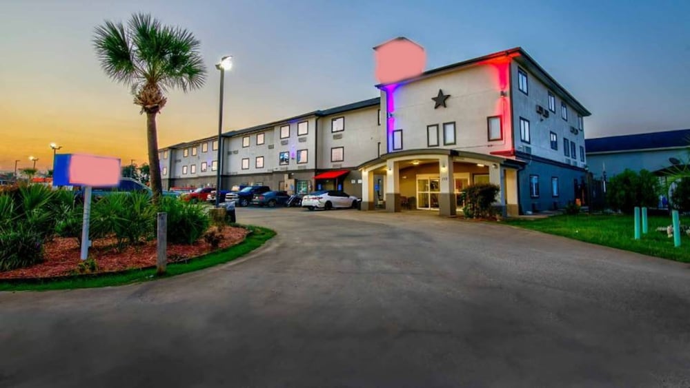 OYO Townhouse Sulphur LA Extended Stay - photo 23