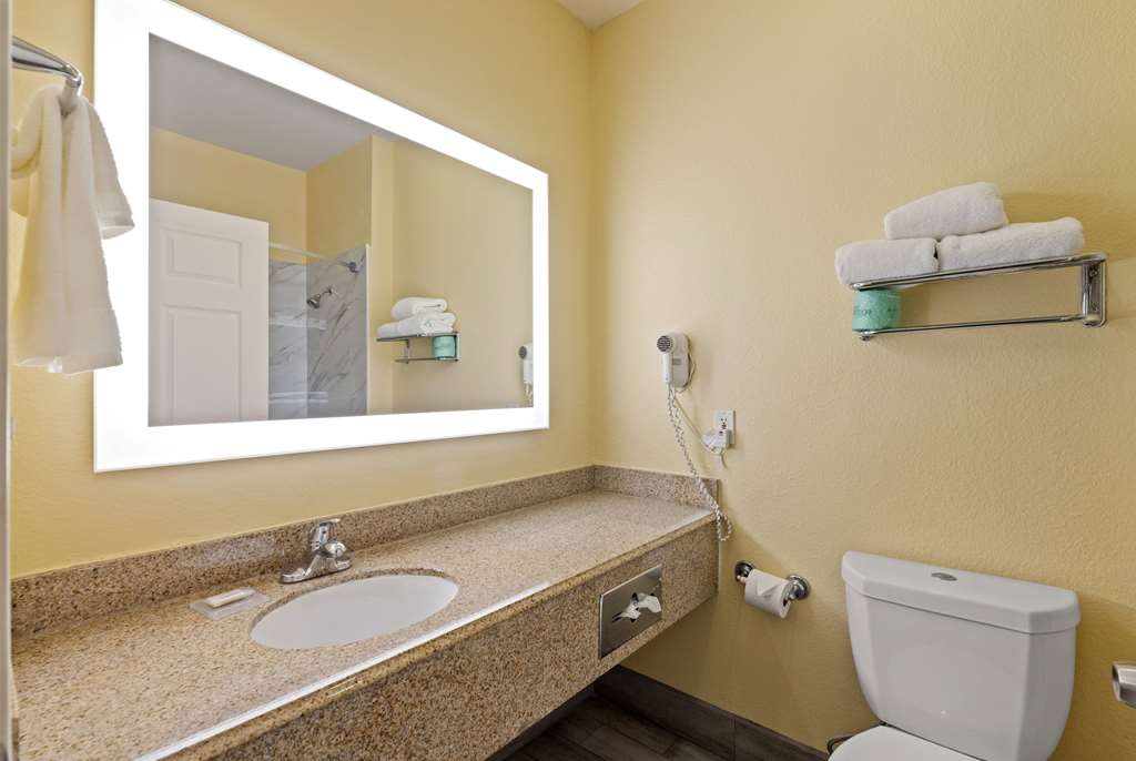 Days Inn & Suites by Wyndham Euless DFW Airport South - photo 51