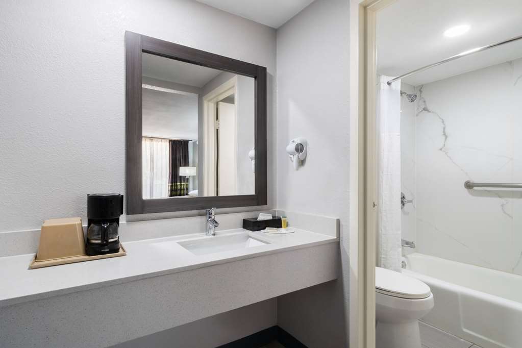 Super 8 by Wyndham Longview North - photo 18