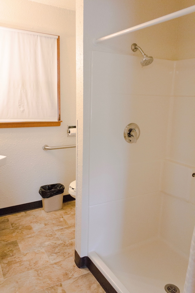Hawkeye Motel - photo 23
