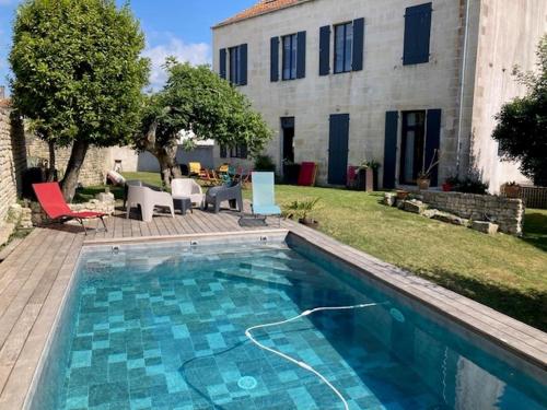 Propriété de cœur de ville avec piscine et jardin partagés - last minute hotel in Unknown City