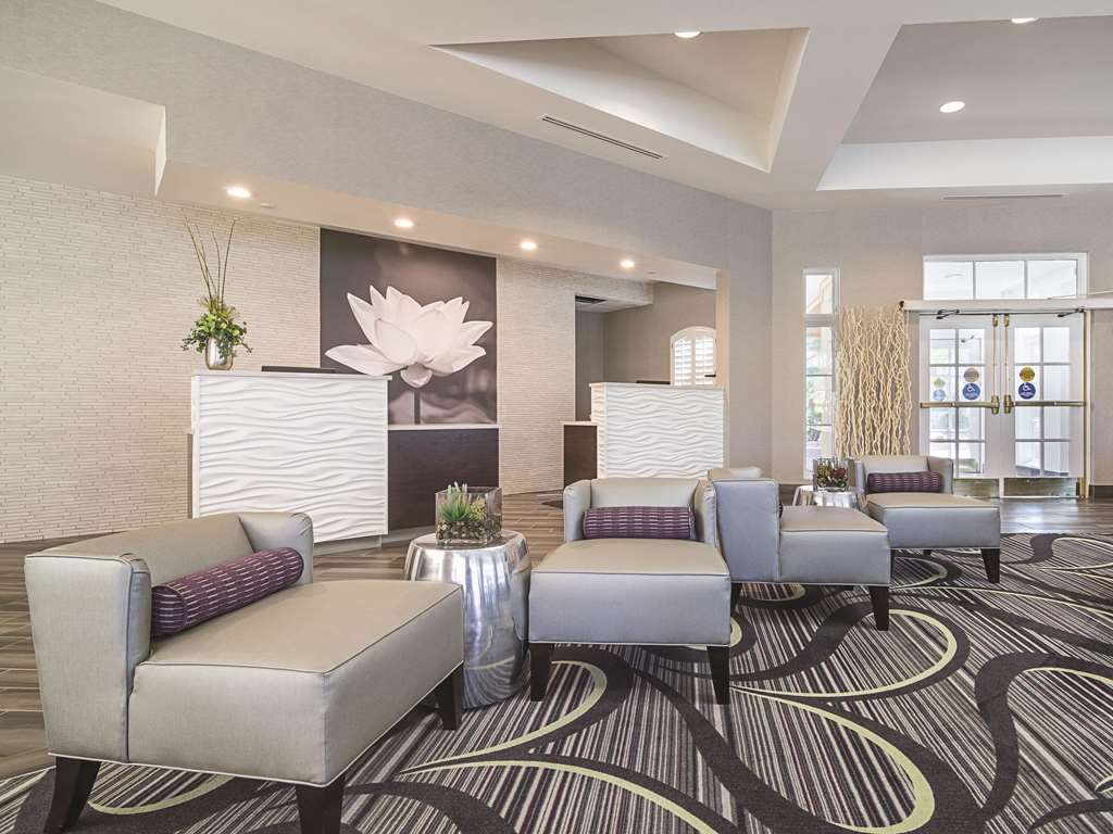 La Quinta Inn & Suites by Wyndham Phoenix Mesa West - photo 10
