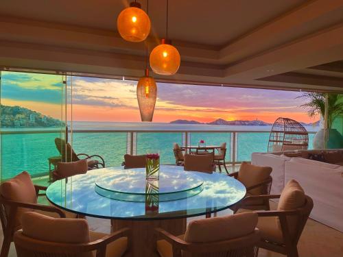 Depa de Lujo frente a Playa en Bahía de ACA Sin Daños por OTIS JOHN — 4-Star Luxury Hotel in Acapulco De Juarez, Mexico