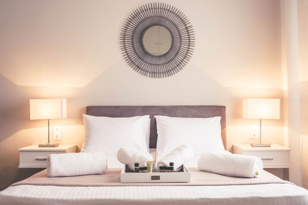 Teatro Deluxe Rooms — hotel in Patra