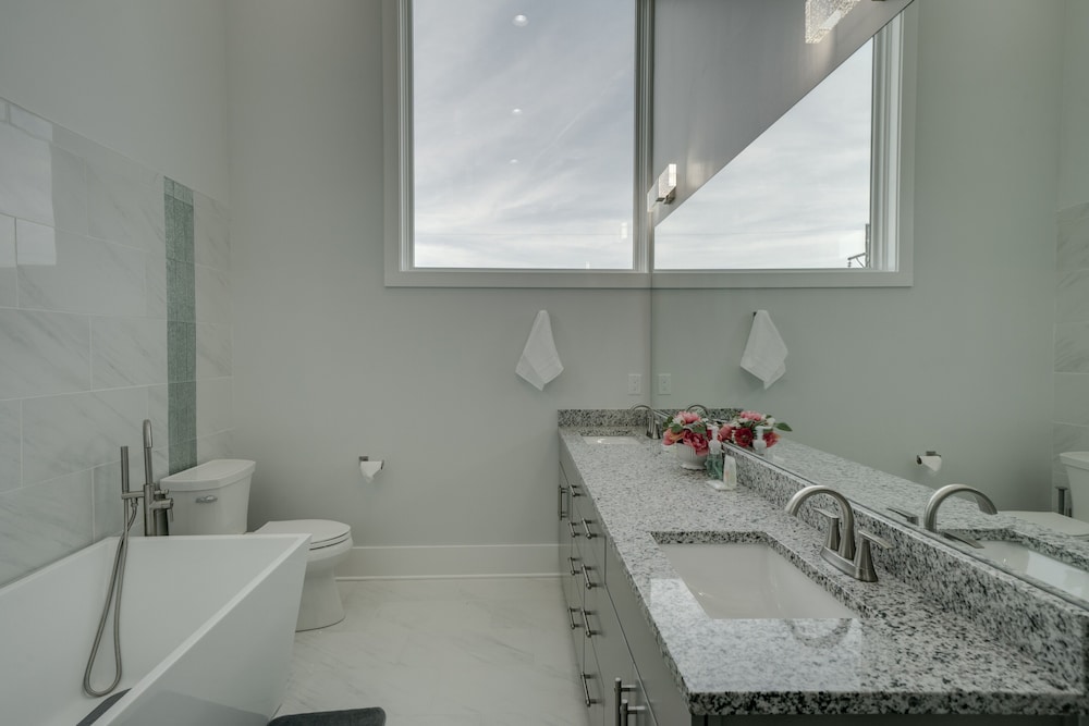Luxury Unit on 12th South - photo 17