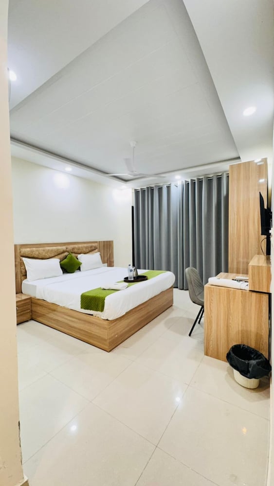 Sky Hotel — Bilaspur — photo 2