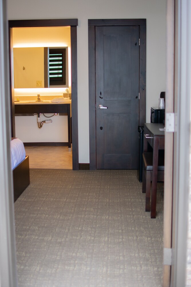 Boarders Inn & Suites by Cobblestone Hotels Syracuse - photo 10