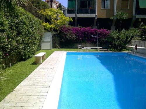 Affascinante Bilocale Con Piscina — 4-Star Luxury Hotel in Bordighera, Italy