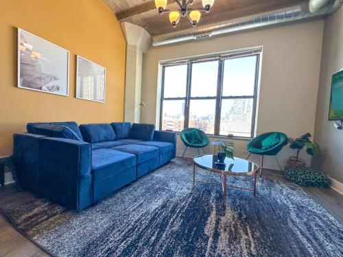 South Loop 2BR Getaway with Smart TVs & Optional Parking Near McCormick Place Museum Campus & Downtown — 4-Star Luxury Hotel in Chicago, United States