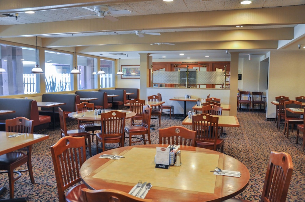 Piccadilly Inn Airport - photo 38