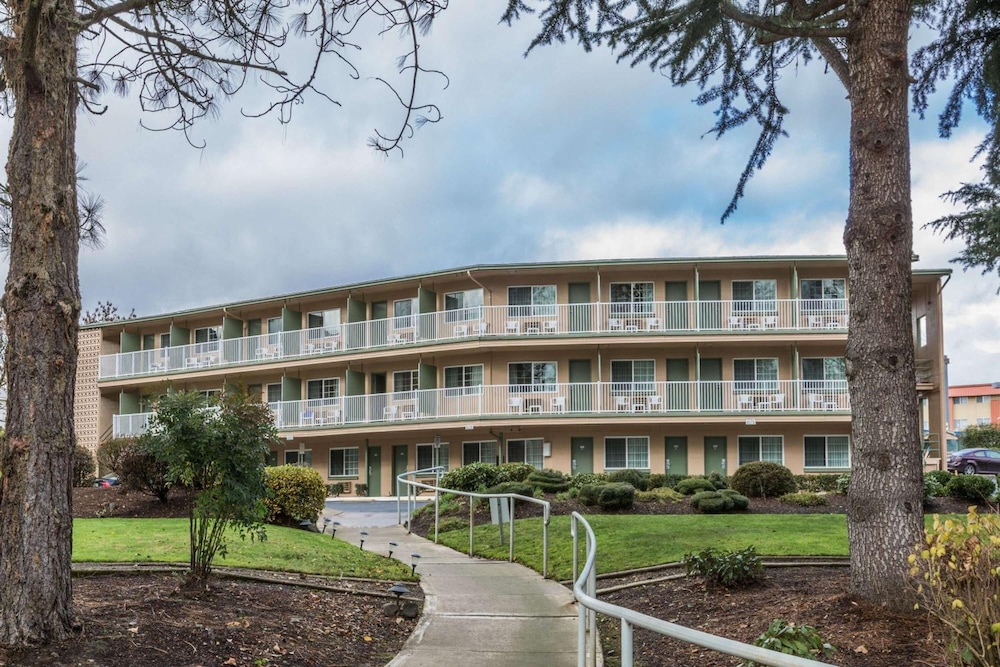 Riverfront Inn Roseburg — Roseburg
