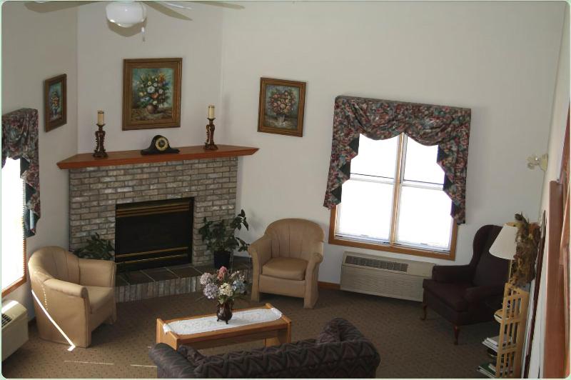 River Valley Inn & Suites - photo 6