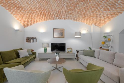 Exklusiv: Historisches Apartment mit DeckengewA lbe — 4-Star Luxury Hotel in Munich, Germany