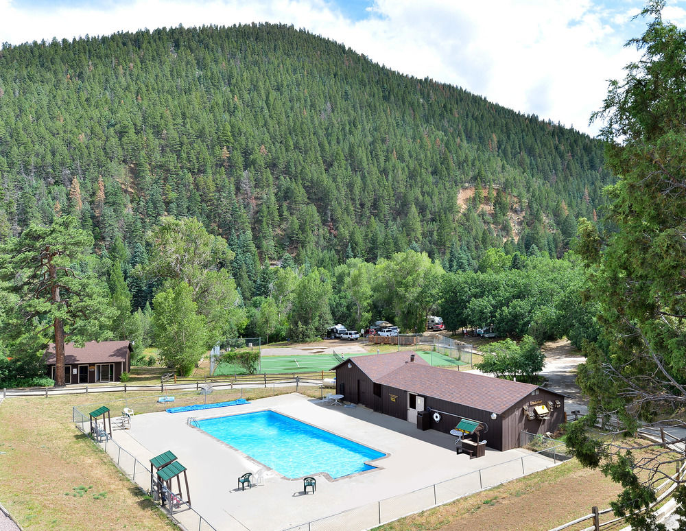 Cutty's Hayden Creek Resort — hotel in Coaldale