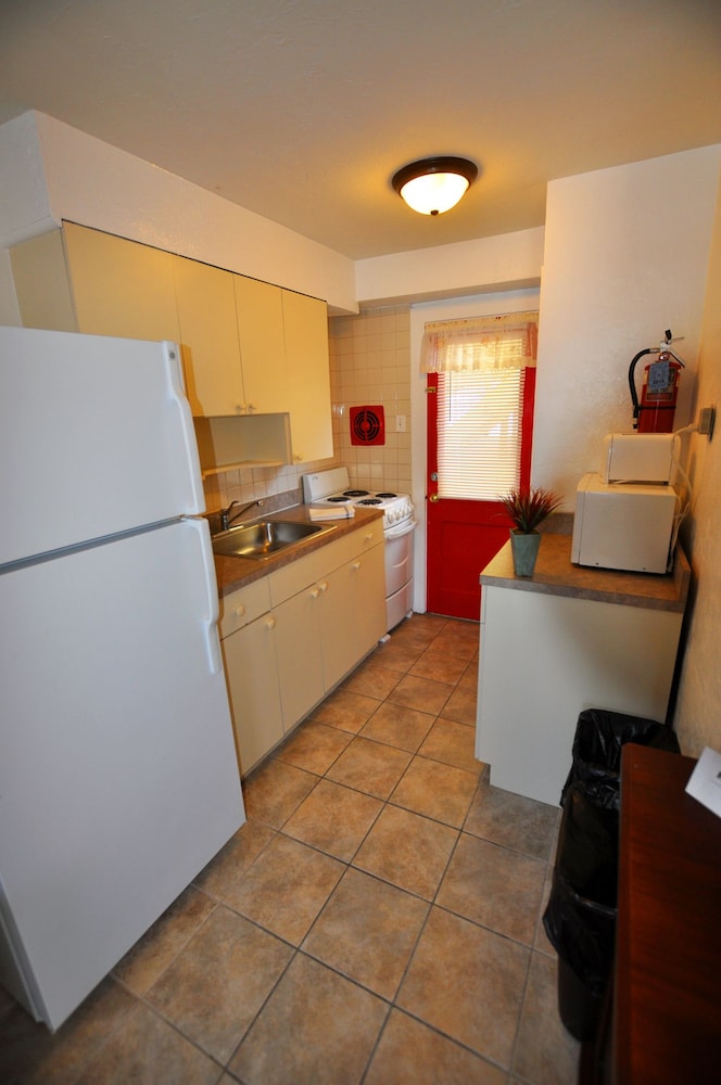 Nantucket Inn & Suites - photo 12